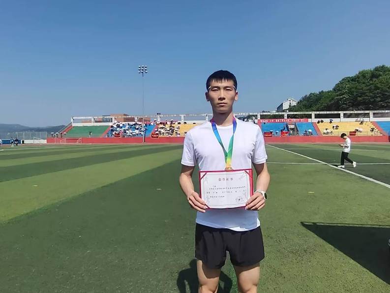 说明: 甲组男子1500米决赛第一名、5000米决赛第二名:王豪